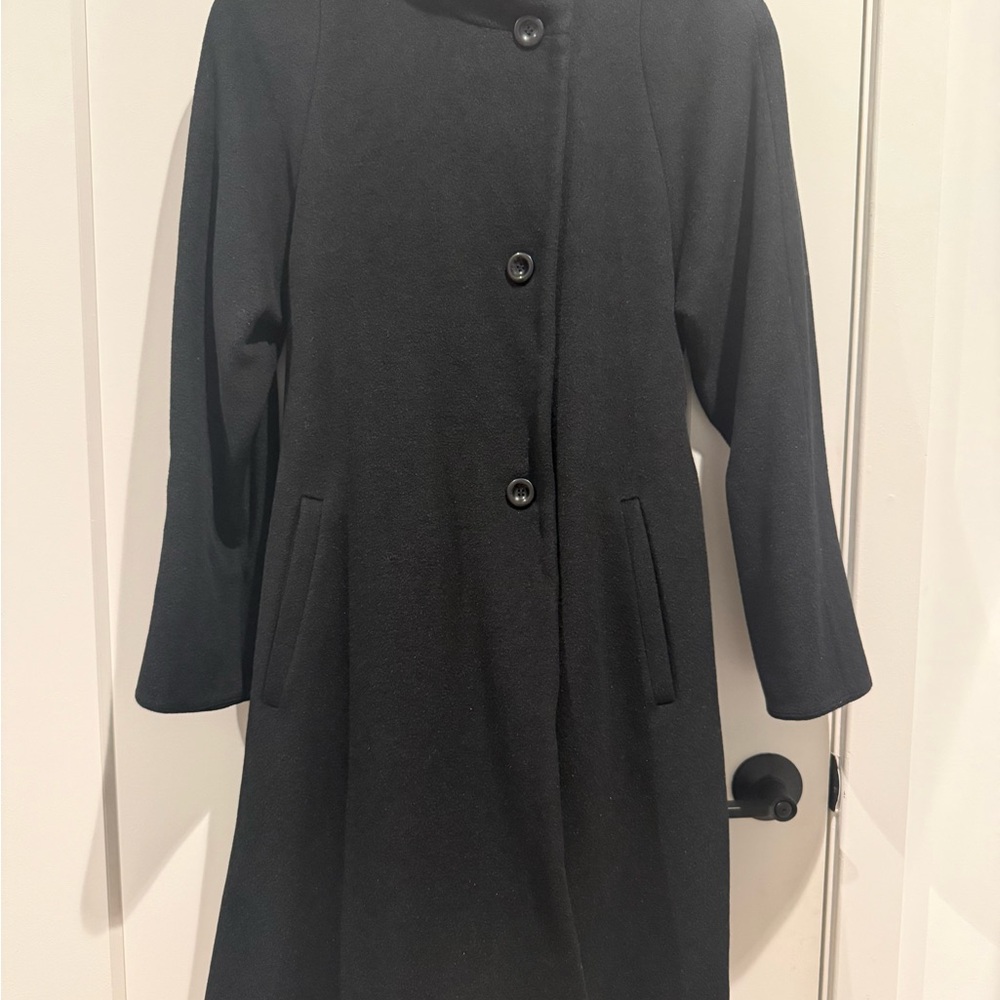 Neiman Marcus Elegant Black Cashmere Coat